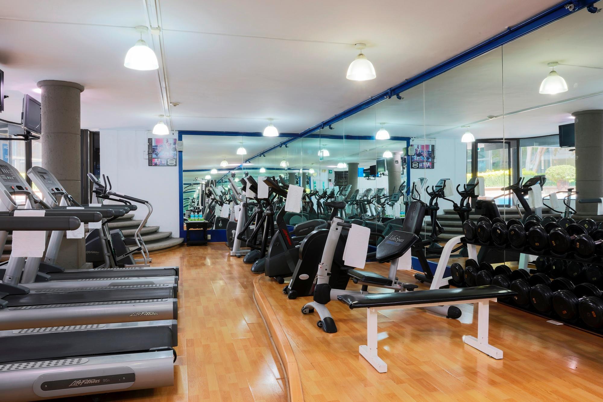 Krystal Satelite Maria Barbara Ξενοδοχείο Tlalnepantla  Εξωτερικό φωτογραφία The gym at the hotel