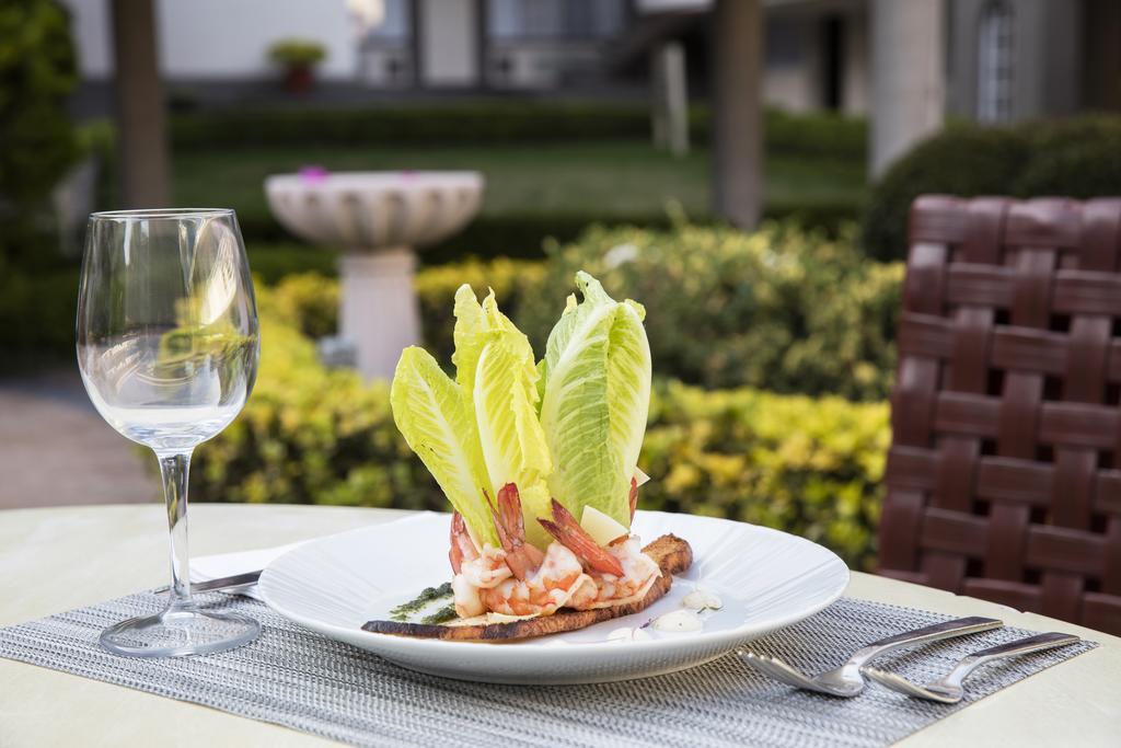 Krystal Satelite Maria Barbara Ξενοδοχείο Tlalnepantla  Εξωτερικό φωτογραφία A Caesar salad